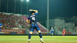 Đình Bắc bùng nổ đúng thời điểm vàng, giúp CAHN rộng đường tới ngôi vô địch V.League