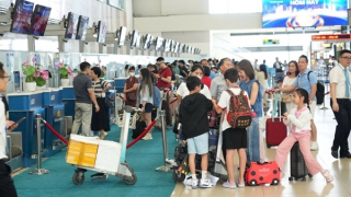 Gần 118.000 khách đổ về sân bay Nội Bài trong ngày cuối nghỉ lễ