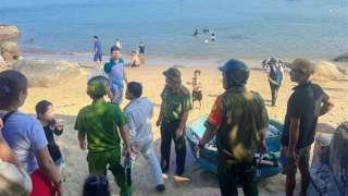 Bãi biển ven bán đảo Sơn Trà nhếch nhác vì... du lịch "chui"