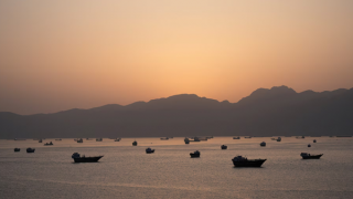 Mỹ tuyên bố chiến dịch giải cứu tàu mắc kẹt tại eo biển Hormuz