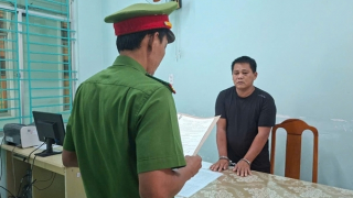 Bắt đối tượng nhậu say gây rối, cản trở và đập phá xe cứu thương