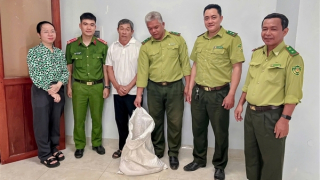 Bắt được trăn đất quý hiếm, người dân tự nguyện chuyển giao cho Công an