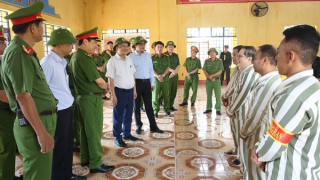 Đoàn công tác Văn phòng Chủ tịch nước kiểm tra công tác đặc xá tại Trại giam Tống Lê Chân
