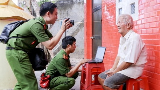 Thẻ căn cước - điểm tựa cho những mảnh đời gian khó