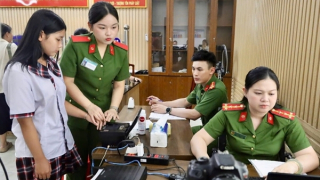 Công an TP Hồ Chí Minh tăng tốc cấp căn cước cho học sinh kịp kỳ thi