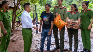 Thiết thực mô hình “Đổi quà lấy vũ khí, vật liệu nổ”