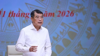 PM demands breakthrough tech results, warns against superficial action