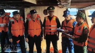 Vietnam hands over rescued fishermen, vessels to Chinese authorities