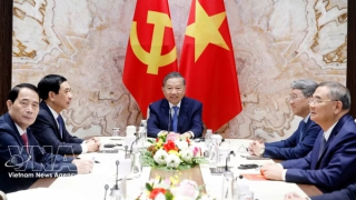 Top Vietnamese leader affirms high regard for ties with Switzerland during phone talks