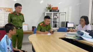 Vào cuộc xử lý vụ việc cháu trai bị bố và mẹ kế  bạo hành