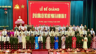 Bế giảng lớp bồi dưỡng kiến thức quốc phòng và an ninh khoá 101