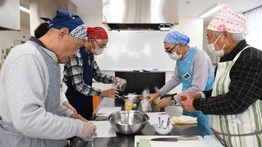 Đấng mày râu Nhật Bản làm gì khi về hưu?