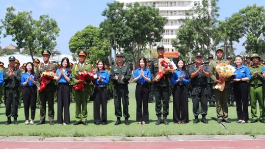 Tình cảm nồng ấm của Cảnh sát cơ động và Tuổi trẻ Thủ đô chào đón hơn 800 CBCS A80