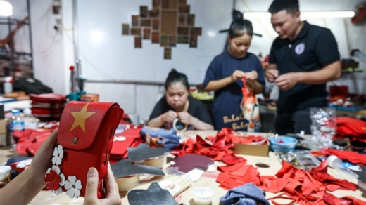 "Việt Nam ơi” - sản phẩm đặc biệt của những đôi tay vượt lên số phận