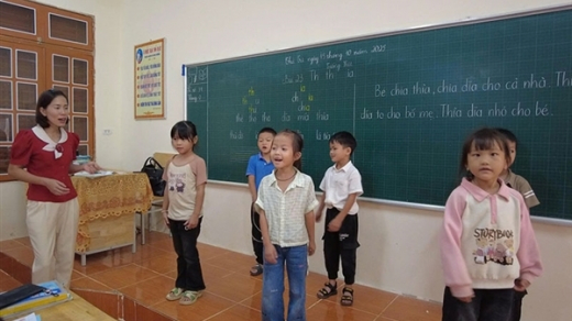 Gieo chữ trên đỉnh sương mờ