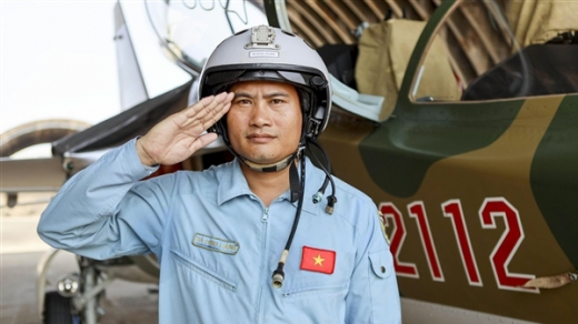 Chuyện nghề của thầy giáo “viết chữ lên trời”