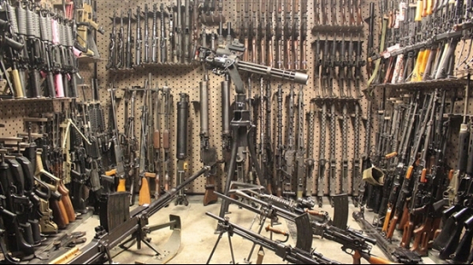 Buôn bán súng máy bất hợp pháp tại Mỹ