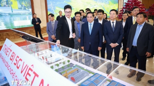 Thủ tướng: Kinh tế số là động lực, xã hội số là nền tảng, con người là trung tâm