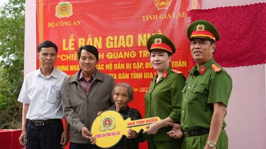 Bàn giao 4 căn nhà thuộc “Chiến dịch Quang Trung” cho người dân ở Gia Lai