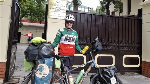 Cô gái Iran đạp xe xuyên Á để lan tỏa văn hóa hòa bình