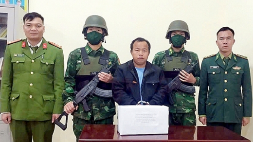 Bắt giữ đối tượng vận chuyển 12 nghìn viên ma tuý tổng hợp