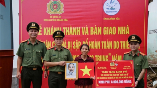 Trao Công trình thanh niên hỗ trợ người dân Khánh Hòa khắc phục hậu quả mưa lũ