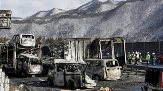 Hàng chục phương tiện va chạm rồi bốc cháy trên cao tốc Nhật Bản