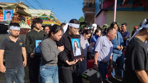 Hàng nghìn người tiễn đưa 4 nạn nhân cùng một gia đình tử vong trong vụ cháy