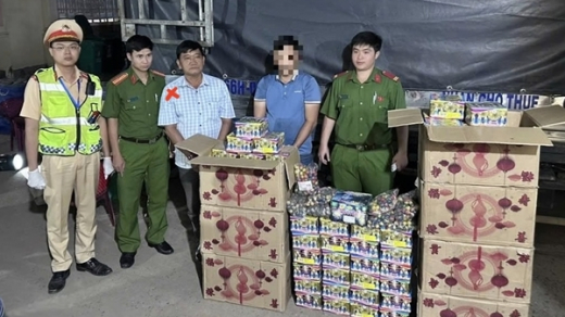 Bắt 3 đối tượng vận chuyển hơn nửa tấn pháo nổ
