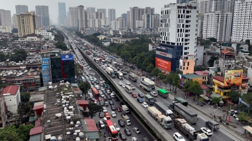 Đường phố Hà Nội ngày cuối năm đông nghịt người và xe