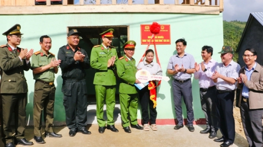 Công an Quảng Ngãi bàn giao căn nhà đầu tiên trong “Chiến dịch Quang Trung"