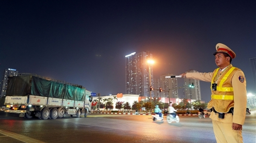 CSGT chủ động tuần tra, phân luồng hạn chế xe tải, container vào Vành đai 3