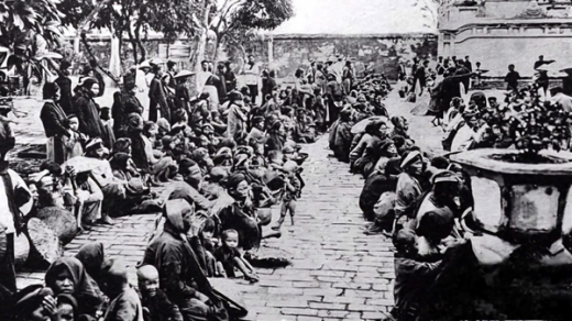 Lo cho dân sau nạn lụt năm Nhâm Thìn