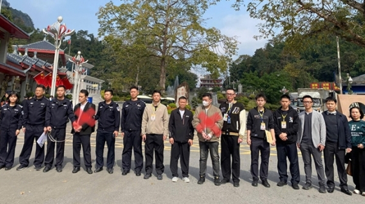 Công an tỉnh Bắc Ninh bàn giao 2 đối tượng truy nã quốc tế cho phía Trung Quốc