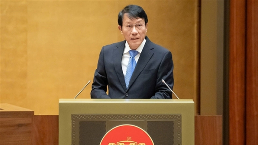 Xây dựng pháp luật phục vụ phát triển đất nước