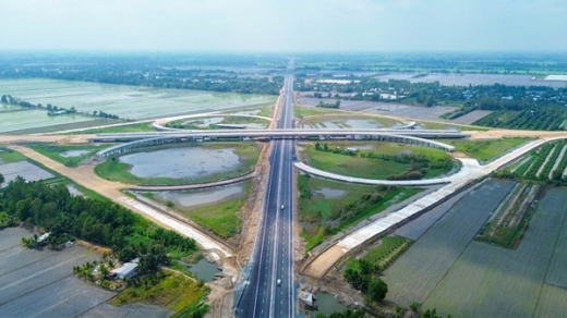 Cận cảnh tuyến cao tốc rút ngắn khoảng cách từ Cần Thơ đến Cà Mau
