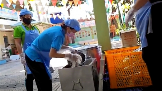 Khi bữa ăn bán trú trở thành nỗi lo của phụ huynh