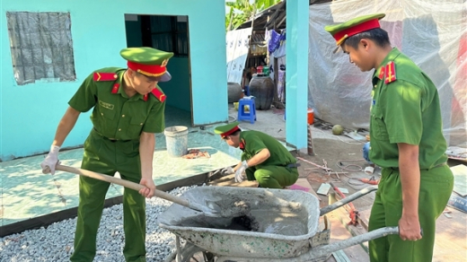 Thắm đượm nghĩa tình Tết Quân – Dân nơi địa đầu cực Nam Tổ quốc