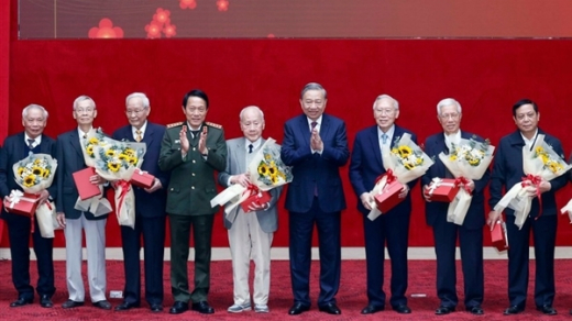 Party leader attends pre-Tet gathering with incumbent, former senior public security officers