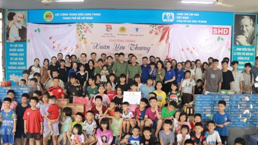 Bệnh viện 30-4 thăm, tặng quà các trẻ em đặc biệt khó khăn Làng trẻ em SOS Gò Vấp