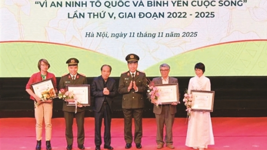 Đời sống văn chương Việt 2025: Lặng sóng hay nổi sóng?