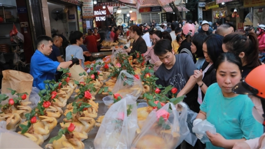 "Chợ nhà giàu” Hà Nội và món hàng lễ độc đáo cúng tất niên