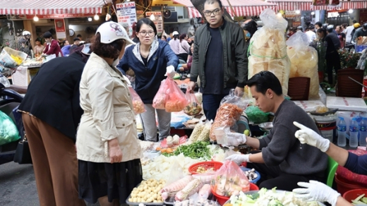 Hàng hoá Tết Bính Ngọ không đột biến về giá