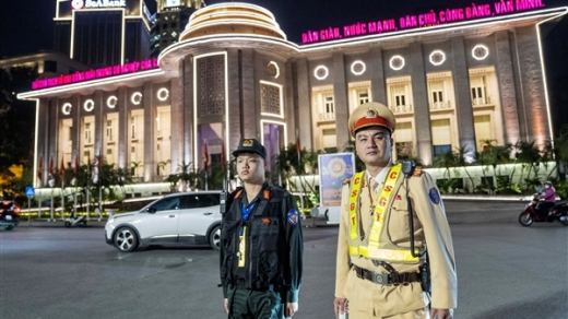 Thầm lặng giữ bình yên đêm Giao thừa của Thủ đô