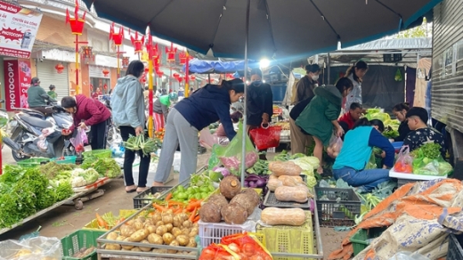Thị trường mùng 1 Tết trầm lắng, sức mua giảm mạnh