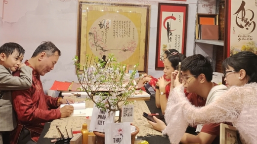 Nô nức xin chữ đầu năm cầu may mắn trong thi cử