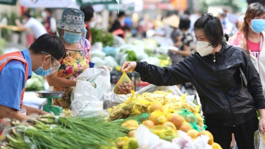 Mùng 3 Tết, thị trường bắt đầu sôi động trở lại, giá cả tăng nhẹ