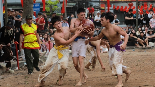 Sôi động hội vật cầu Thúy Lĩnh đầu Xuân 2026