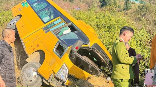 Xe ô tô mất phanh khi lưu thông trong Thiền viện Trúc Lâm, 2 người bị thương