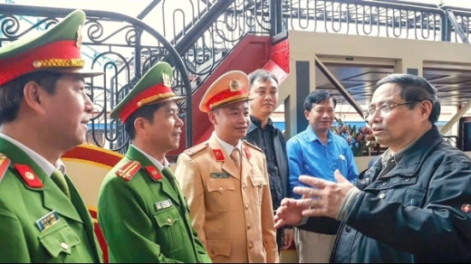 Thủ tướng Chính phủ Phạm Minh Chính thăm, động viên lực lượng CSGT tại Ga Hà Nội